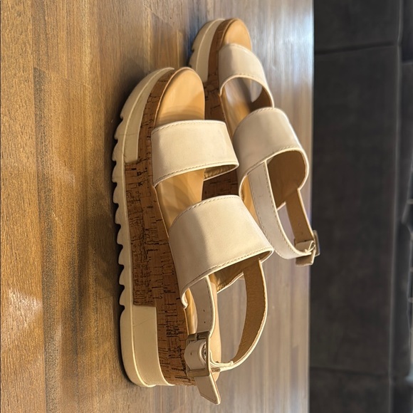 Sandals - Picture 3 of 4